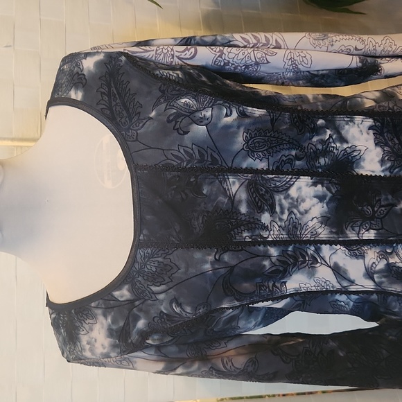 Dressbarn Navy/White Paisley Print 3/4 Sleeve Top - Size Medium - Picture 3 of 11